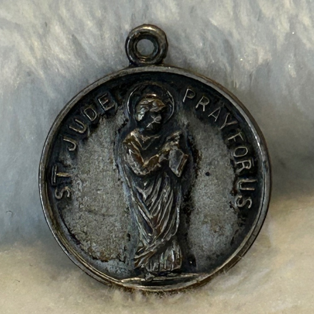😉Bundle Days😉 Vintage Religious Pendant Medallion St Jude Hope Faith Comfort